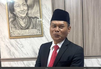 Juru Bicara Fraksi PDI Perjuangan DPRD Jatim, Abrari, S.Ag