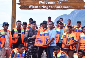 Bantuan life jacket untuk nelayan Saleman 