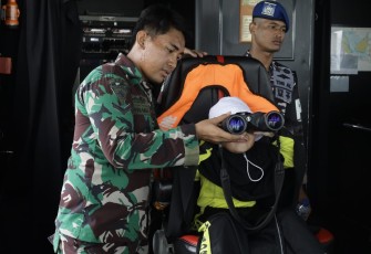 Kunjungan pelajar di kapal perang Kodaeral XIV