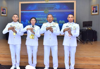 Panglima Komando Lintas Laut Militer (Pangkolinlamil) Laksamana Muda TNI Rudhi Aviantara, IH., S.E., M.Si., M.Tr.(Han)., CHRMP., menghadiri upacara Prasetya Perwira Pendidikan Pembentukan Perwira Khusus (Diktukpasus) TNI AL TA 2026 