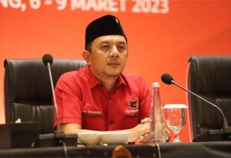 Penasehat Fraksi PDIP DPRD Jatim Deni Wicaksono 