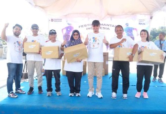 Sekretaris Daerah Kota Tanjungpinang, Zulhidayat, mengikuti kegiatan Jalan Sehat Festival Mantap Indonesia 