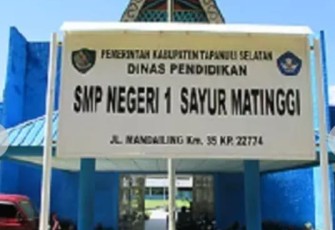 Keterangan Foto : SMP N 1 Sayur Matinggi