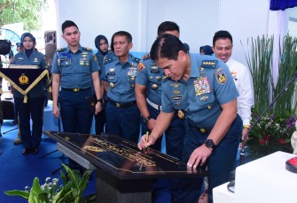 Kepala Staf Angkatan Laut (Kasal) Laksamana TNI Dr. Muhammad Ali meresmikan Gedung Satuan Pelayanan Pemenuhan Gizi (SPPG) Pusat Polisi Militer Angkatan Laut (Puspomal)