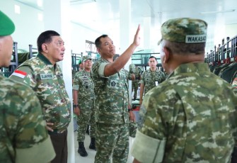 Wakil Panglima TNI saat Dampingi Menhan RI Kunjungi Yonif TP 852/ABY