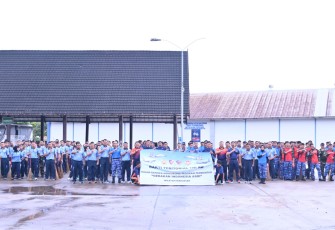 Personel Lanud Sultan Hasanuddin Bersihkan Kawasan Terminal dan Pasar Daya