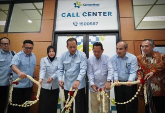 Menkop Ferry Juliantono resmikan call center Kopdes Merah Putih di Jakarta, Rabu (18/2)
