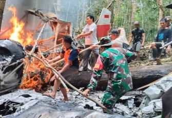Proses Evakuasi Kecelakaan Pesawat Pelita Air di Pegunungan Krayan Timur