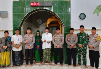 Sholat subuh berjamaah di wilayah desa binaan 
