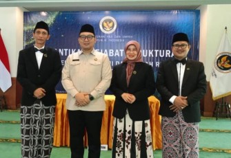 Kepala Kemenhaj Kota Depok, H. Fauzan, S.Kom M.H., foto bersama usai pelantikan pejabat baru di Depok, Rabu (25/2)