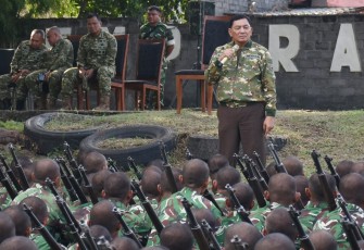 Menhan RI, Syafrie Samsoedin saat memberikan arahan kepada Siswa Tamtama pada kunjungannya ke Rindam XIII/Merdeka Bitung