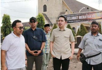 Bupati Jember Muhammad Fawait meninjau perkembangan proyek kawasan street food di Jalan Kartini hingga Jalan Gatot Subroto