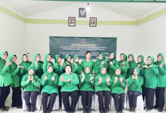 Ketua persit kartika Chandra Kirana Cabang LV DIM 0315/ Tanjung Pinang  Berikan Pengarahan ke persit Ranting 4 Koramil 03 Bintan Utara