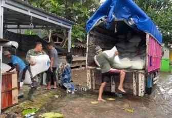 Bantu panen warga desa binaan