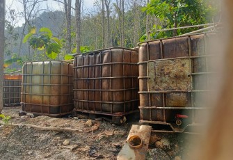 Penampakan minyak mentah dari sumur rakyat Desa Gandu Kecamatan Bogorejo Kabupaten Blora yang belum dikirim ke Main Gathering Station Menggung, Pertamina EP Field Cepu