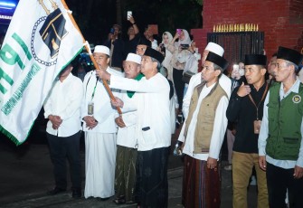 Sekretaris Daerah Kabupaten Trenggalek, saat memberangkatkan Jemaah Calon Haji Kabupaten Trenggalek Tahun 2026, di Pendapa Manggala Praja Nugraha setempat, Senin (18/5/2026).
