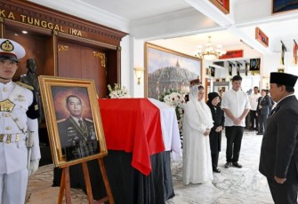 Presiden Prabowo Beri Penghormatan Terakhir kepada Almarhum Jenderal TNI (Purn) Ryamizard Ryacudu