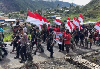 Peringatan Hari Lahir Pancasila 800 Warga Puncak Jaya Kirab Bendera 50 Meter