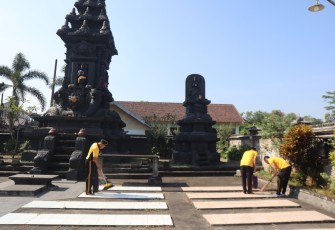 Polres Malang Gelar Bakti Religi Bersihkan Tempat Ibadah Sambut Hari Bhayangkara ke-80