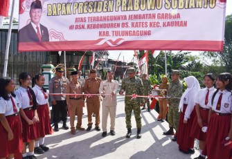 Dandim Tulungagung Resmikan Jembatan Garuda 