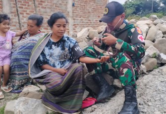 Yonarmed 12 Kostrad Pastikan Kesehatan Warga Tetap Terjaga