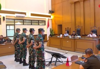 Majelis hakim menjatuhkan vonis kepada 4 (empat) prajurit Detasemen Markas Badan Intelijen Strategis (BAIS) TNI dalam persidangan pembacaan putusan yang digelar Rabu (10/6) di Ruang Sidang Garuda Dilmil-08 Jakarta