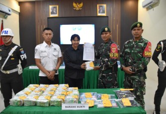 Satgas Pamtas Yonarhanud 1/PBC/1 Kostrad Kembali Ukir Prestasi, Gagalkan Penyelundupan 21,4 Kg Sabu dan Amankan WNA di Entikong