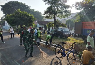 Tiga Pilar dan Warga Gotong Royong di Lapangan Pandean.