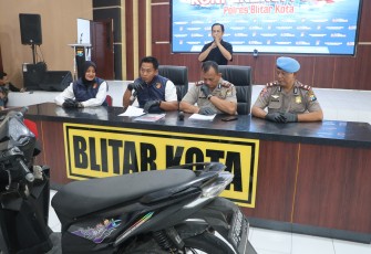 Polres Blitar Kota Amankan Tiga Tersangka Perampasan Modus Jebak Korban Lewat Aplikasi Kencan