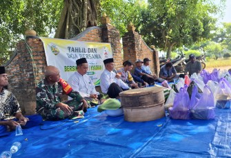 Nyadranan Jadi Perekat Kebersamaan, Babinsa Pilangkenceng Hadiri Bersih Desa Bersama Warga