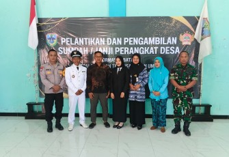 Mewakili Danramil 0801/12 Pringkuku, Serka Miseno Pelantikan Perangkat Desa Poko