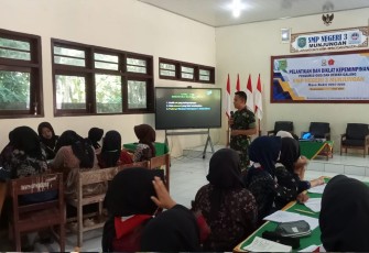Babinsa Munjungan Tanamkan Wawasan Kebangsaan kepada Peserta LDK SMPN 3 Munjungan