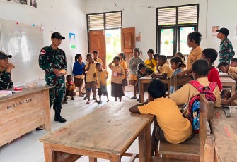 Yonarmed 12 Kostrad Hadir di Sekolah Perbatasan, Tanamkan Nilai Kebangsaan Sejak Dini