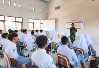 Babinsa Siapkan Siswa Prakerin SMK Wahid Hasyim Trenggalek Hadapi Dunia Kerja