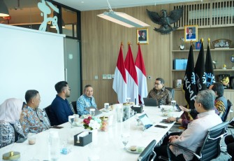 Menteri Ekonomi Kreatif, Teuku Riefky Harsya, menerima audiensi dari Ruang Film Pacitan di Kantor Kementerian Ekonomi Kreatif, Jakarta, Selasa (23/6/2026)