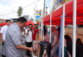 Sekretaris Daerah Kabupaten Bintan, Ronny Kartika, saat membuka Bazaar UMKM dan Pasar Murah, Rabu (24/06)