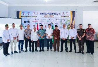 Wali Kota Tebing Tinggi, Iman Irdian Saragih, secara resmi membuka Rapat Kerja Daerah (Rakerda) Kamar Dagang dan Industri (KADIN) Kota Tebing Tinggi Tahun 2026 yang digelar di Pondok Bagelen, Jalan Deblod Sundoro, Kamis (25/6/2026)