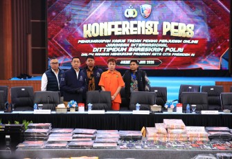 Polri Tangkap Buronan Interpol Beijing