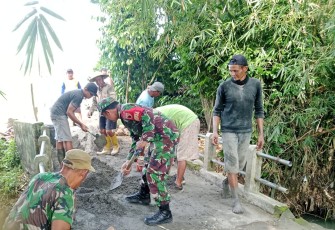 TNI-Polri dan Warga Perkuat Kebersamaan di Trenggalek