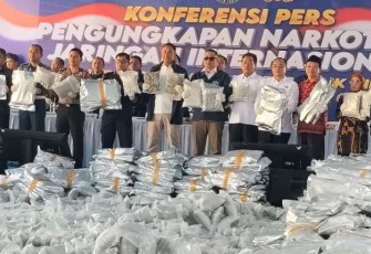 Badan Narkotika Nasional Republik Indonesia (BNN RI) bersama Direktorat Jenderal Bea dan Cukai Jawa Timur mengungkap dugaan penyelundupan narkotika jaringan internasional di Kompleks Pergudangan Prambanan Bizland Blok SA-33, Desa Cerme Lor, Kecamatan Cerme, Kabupaten Gresik