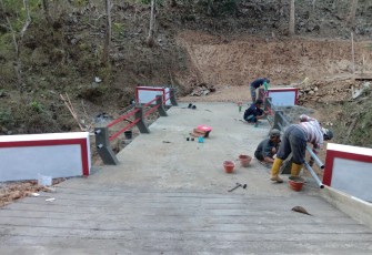 Sinergi TNI dan Masyarakat Capai 95 Persen Progres Jembatan Garuda Beton di Desa Ponggok