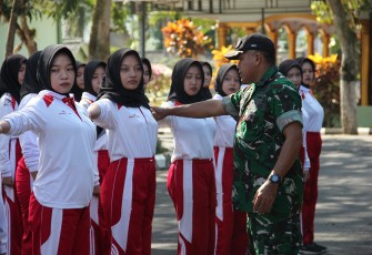 Kodim 0806/Trenggalek Gembleng Karakter Siswa SMK Brawijaya Durenan Lewat Program Ketarunaan