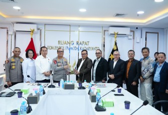 Wakapolri di dampingi Kasatgas Pusat Studi Kepolisian (Ijp Dr Susilo Teguh R, M.Si, ), Sekretaris Percepatan Refirmasi Polri (Ijp Kristiono, S.Ik., M.Si) dan Dir PPA-PPO (Bjp Dr Nurul Azizah, M.Si) menerima kunjungan rektor UNISSULA beserta rombongan