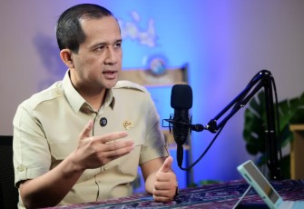 Menteri Transmigrasi M. Iftitah Sulaiman Suryanagara 
