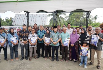 Walikota Tebing Tinggi Tinjau Penyaluran Bantuan Beras Tahap Pertama 