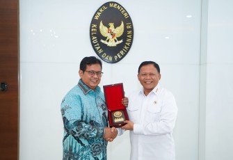 Wakil Menteri Transmigrasi Viva Yoga Mauladi mengadakan pertemuan dengan Wakil Menteri Kelautan dan Perikanan Didit Herdiawan Ashaf, di Kantor KKP