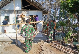 Renovasi rumah warga wilayah desa binaan