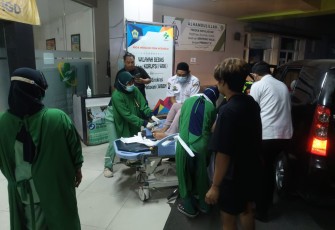 Aksi Heroik Satlantas Polres Gresik Selamatkan Wanita yang Hendak Melahirkan