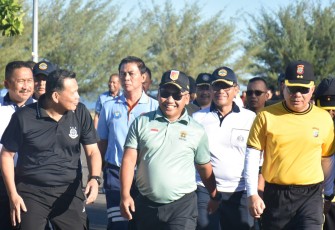 Pangdam XIII/Merdeka Mayjen TNI Mirza Agus, S.I.P., turut hadir dalam kegiatan olahraga bersama Forum Komunikasi Pimpinan Daerah (Forkopimda) Provinsi Sulawesi Utara, yang dilaksanakan di Kawasan Megamas, Kota Manado, Jumat (17/7)