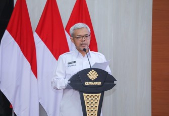 Sekretaris Jenderal Kemnaker, Cris Kuntadi saat membuka Webinar bertema "AI untuk Analisis Kebutuhan Tenaga Kerja & Perencanaan Pelatihan